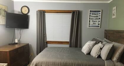 Home Away From Home, Newly Renovated Apartment