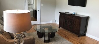 Wrightsville Ave Beach Cottage - with HUGE Fenced In Backyard - Pet Friendly