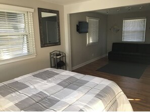 2 makuuhuonetta, silitysrauta/-lauta, Wi-Fi, vuodevaatteet