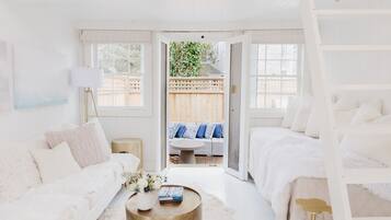 3 bedrooms, desk, iron/ironing board, free WiFi