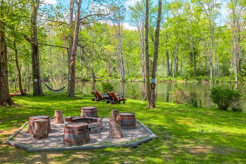 Luxury POCONO CASTLE w/ ESCAPE ROOM, Private Pond, Boats, Sauna & Hot Tub