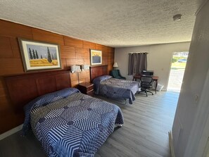 Een strijkplank/strijkijzer, gratis wifi, beddengoed