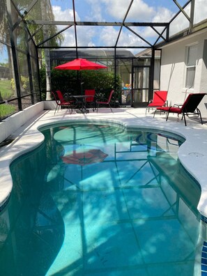 Piscina all'aperto, una piscina riscaldata