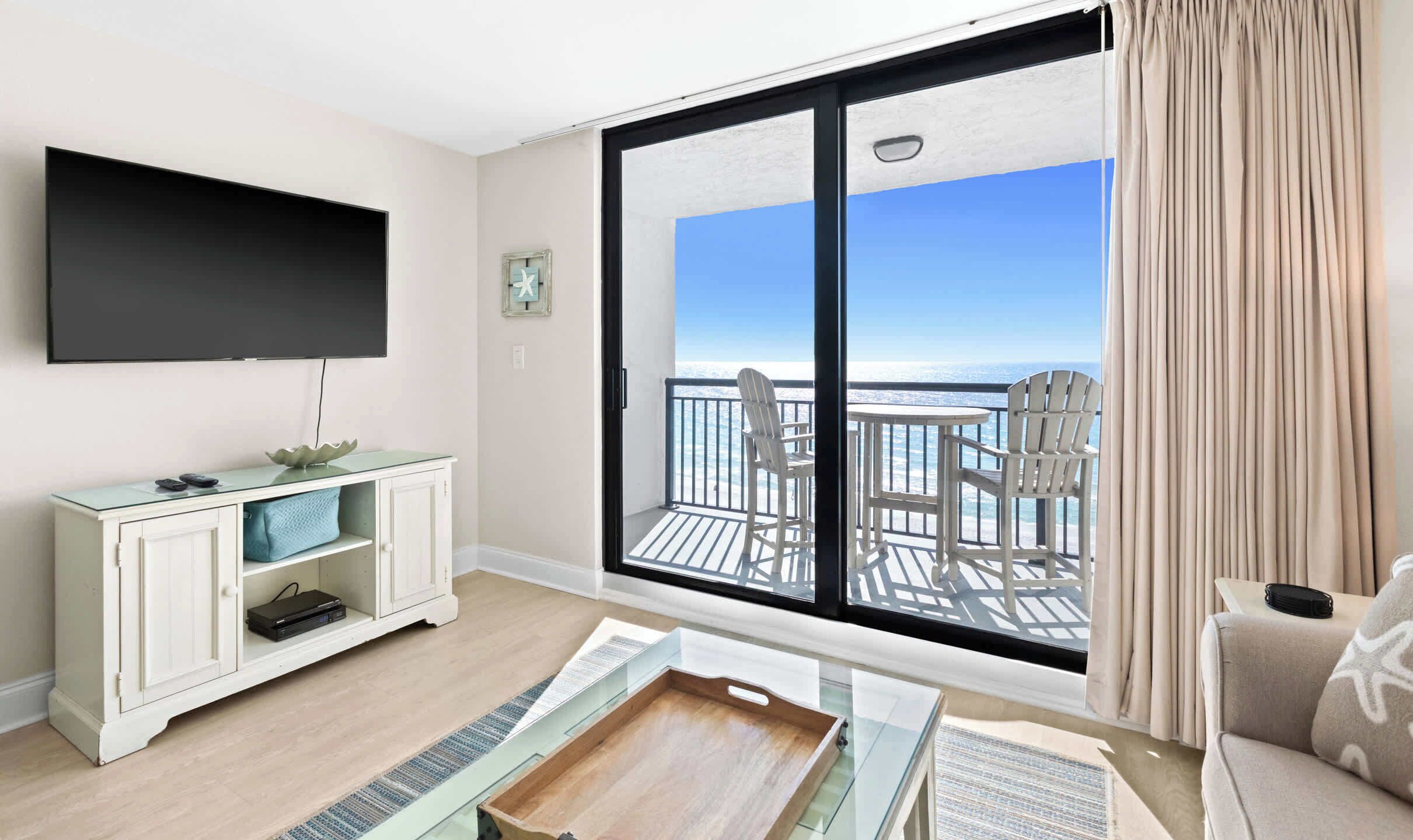 Fernseher, DVD-Player, Arbeitsbereiche