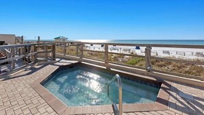 A rooftop pool with a view of the beach and ocean. - High-Floor 1BR Condo With Gulf Views, Balcony and Sleeps 4 (Destin)