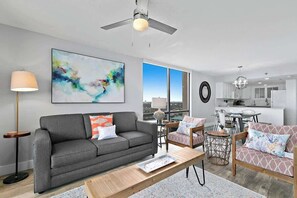 TV, DVD player, offices - SunDestin Resort Unit 1512 (Destin)