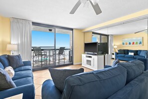 TV, DVD player - Gulf Front Property, Built In Bunks- Onsite Tiki Bar and Restaurant! (Destin)