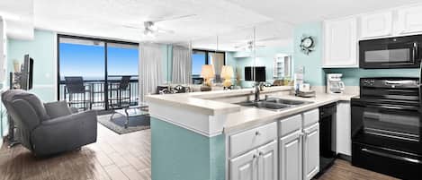 Jääkaappi, mikroaaltouuni, uuni, liesi