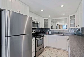 Fridge, microwave, oven, stovetop - SunDestin 2BR Condo Sleeps 7 With Expansive Gulf Views (Destin)