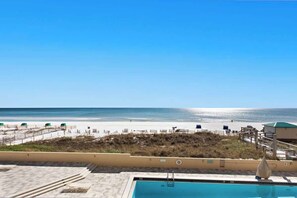 室内游泳池，恒温泳池