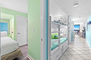 1 bedroom, desk, iron/ironing board, WiFi - 1BR Gulf-View Condo With Balcony, Bunks and Easy Beach Access (Destin)