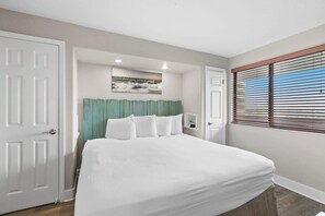 1 bedroom, desk, iron/ironing board, WiFi