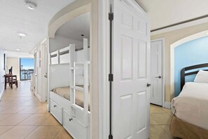 1 chambre, bureau, fer et planche à repasser, Wi-Fi