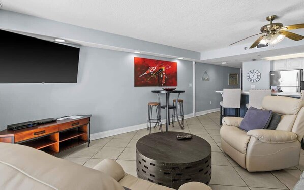 TV, DVD player, offices - 1BR Condo With Gulf Views, Balcony and Sleeps 6 in Destin (Destin)