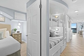 1 habitación, escritorio, tabla de planchar con plancha y wifi 