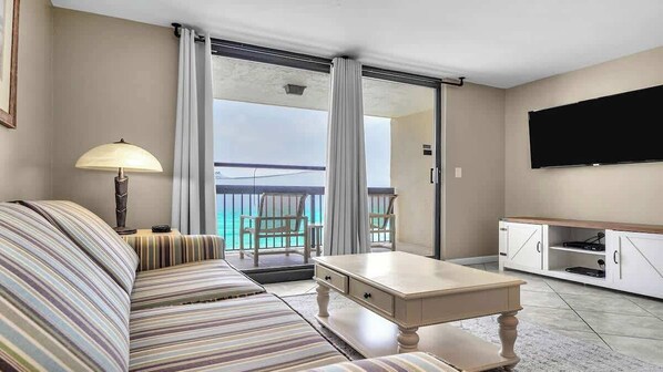 Televisión, reproductor de DVD y oficina 