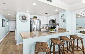 Fridge, microwave, oven, stovetop - SunDestin Resort Unit 1505 (Destin)