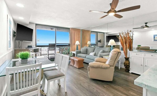 Televisión, reproductor de DVD y oficina 