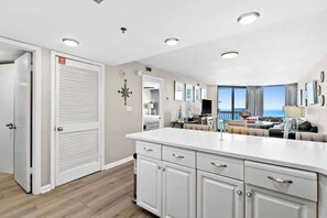 Interior - Beachfront Destin condo with Gulf views, balcony and resort amenities (Destin)