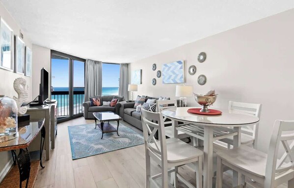 Fernseher, DVD-Player, Arbeitsbereiche