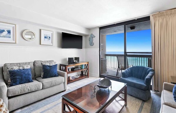 Téléviseur, lecteur de DVD, bureau