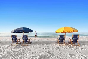 On the beach - Spacious 2BR Destin Condo With Gulf Views and Private Balcony (Destin)