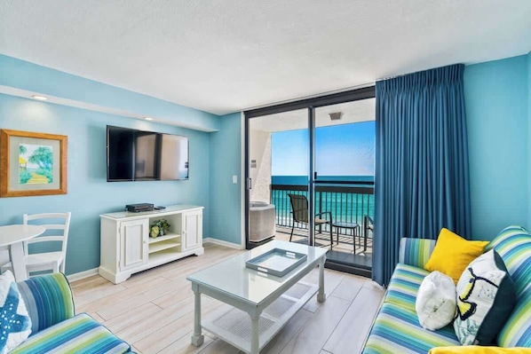 Téléviseur, lecteur de DVD, bureau