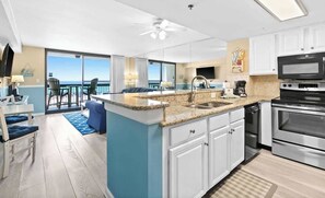 Fridge, microwave, oven, stovetop - SunDestin Resort Unit 0310 (Destin)