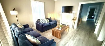 3 Bedroom 2 Full Bath & Large Backyard