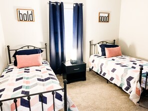 3 makuuhuonetta, silitysrauta/-lauta, vauvan matkasänky, Wi-Fi