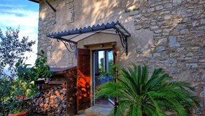 A stone building with a wooden door and a covered entrance. - Villa Ancora - House with private pool (Cercina)