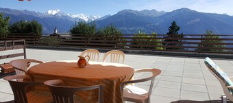 Sunny 2 bedroom apartment with large terrace, stunning views & indoor pool