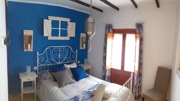 3 slaapkamers, een bureau, een strijkplank/strijkijzer, gratis wifi