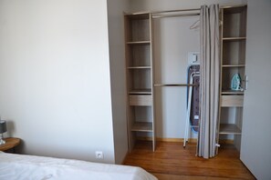 2 habitaciones, tabla de planchar con plancha y wifi gratis 