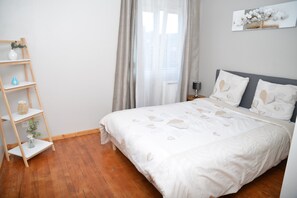2 bedrooms, iron/ironing board, free WiFi - Sweet In Apartment 2 (ANZIN)