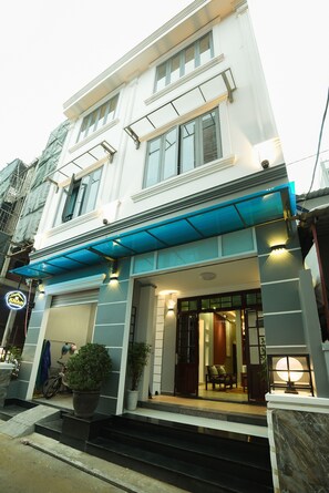 Mặt tiền nơi lưu trú