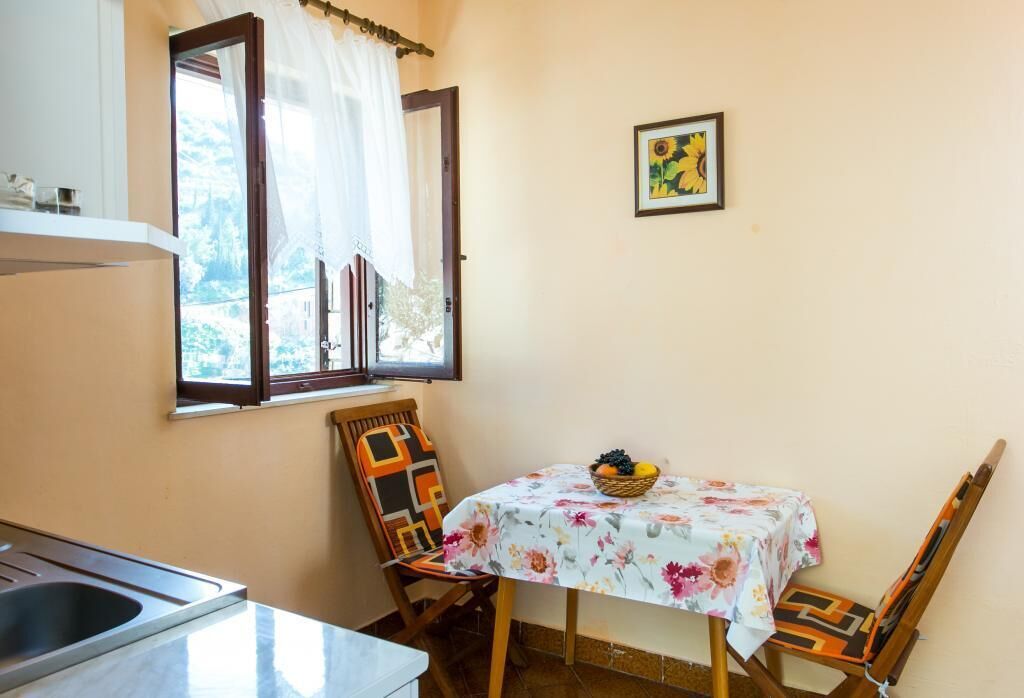 Apartment (One-Bedroom Apartment) | In-room dining