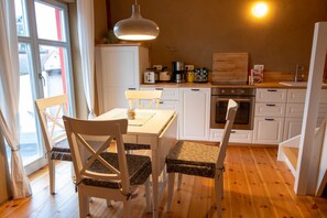 Unclassified image, 2 of 32, button