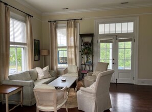 Flat-screen TV, computer monitors - Historic Captain's Quarters on Sullivan's! Unique Opportunity to Vacation in a Piece of History! (Sullivans Island)