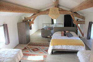 3 chambres, fer et planche à repasser, Wi-Fi, draps fournis