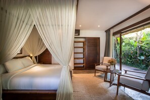 3 bedrooms, bed sheets - Luxury Jungle Villa, 3 BR, Ubud With Staff (Ubud)