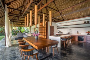 In-room dining - Luxury Jungle Villa, 3 BR, Ubud With Staff (Ubud)