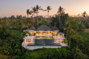 Exterior - Magical Jungle Villa, 4 BR, Ubud With Staff (Ubud)