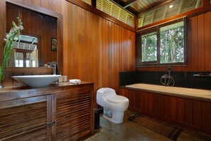 Bathroom - Jungle Wooden Villa, 3 BR, Ubud With Staff (Ubud)
