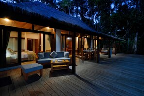 Exterior - Jungle Wooden Villa, 3 BR, Ubud With Staff (Ubud)