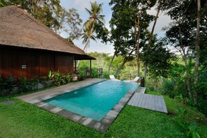Garden - Jungle Wooden Villa, 3 BR, Ubud With Staff (Ubud)