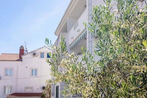 公寓 (Two Bedroom Apartment with Balcony) | 外觀