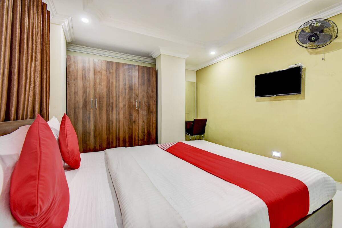 Deluxe Single Room, 1 Bedroom, Smoking | Desk, laptop workspace, free WiFi