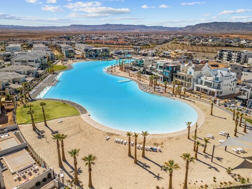 Attitude Adjustment Retreat: Desert Color Lagoon + Beaches