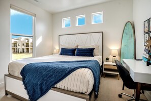6 bedrooms, desk, iron/ironing board, travel cot